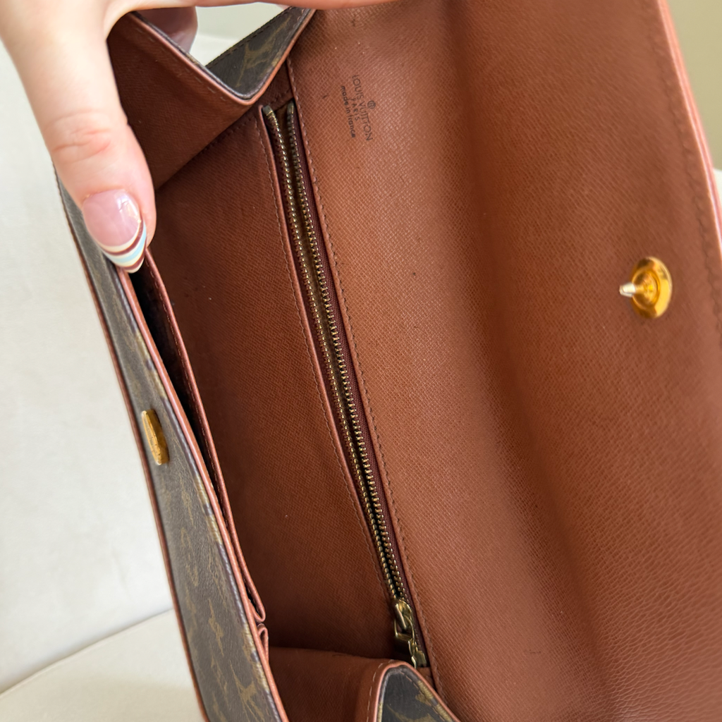 Louis Vuitton Dame PM Clutch