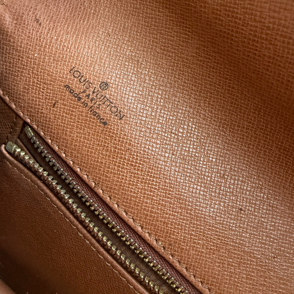 Louis Vuitton Dame PM Clutch
