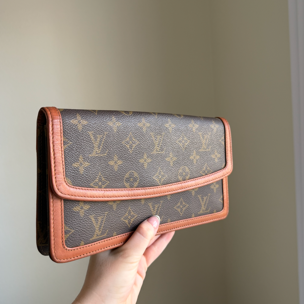 Louis Vuitton Dame PM Clutch