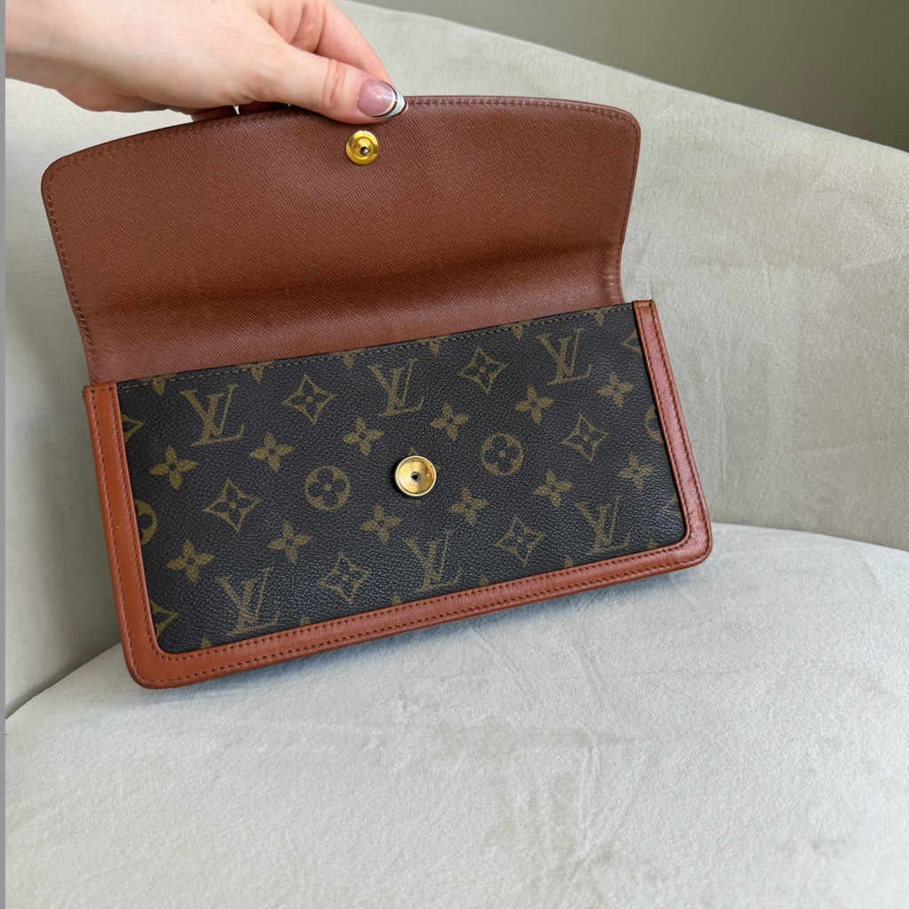 Louis Vuitton Dame PM Clutch
