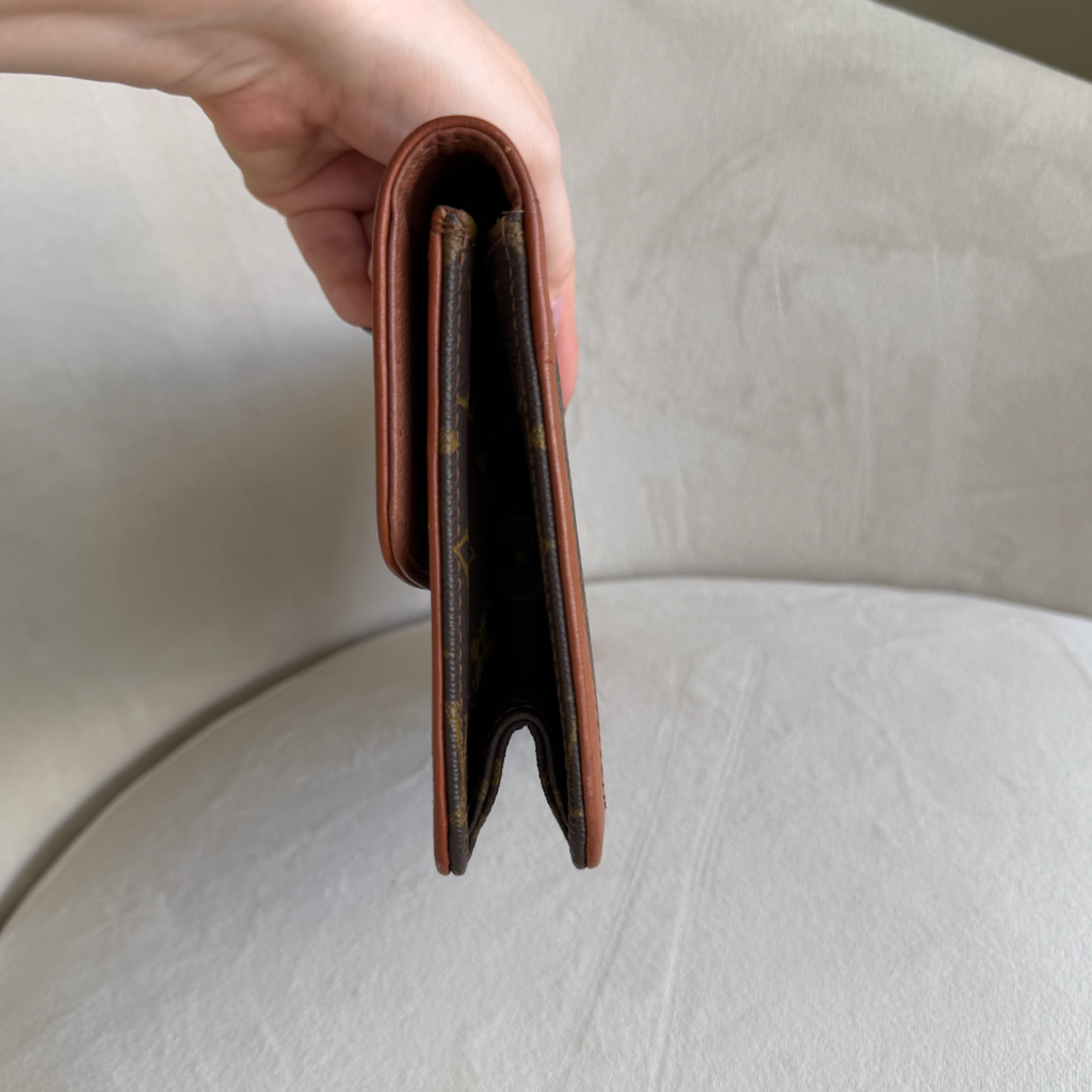 Louis Vuitton Dame PM Clutch