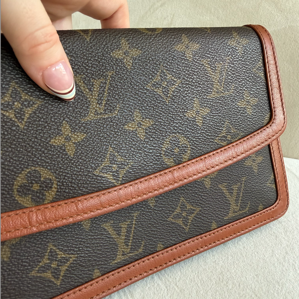 Louis Vuitton Dame PM Clutch