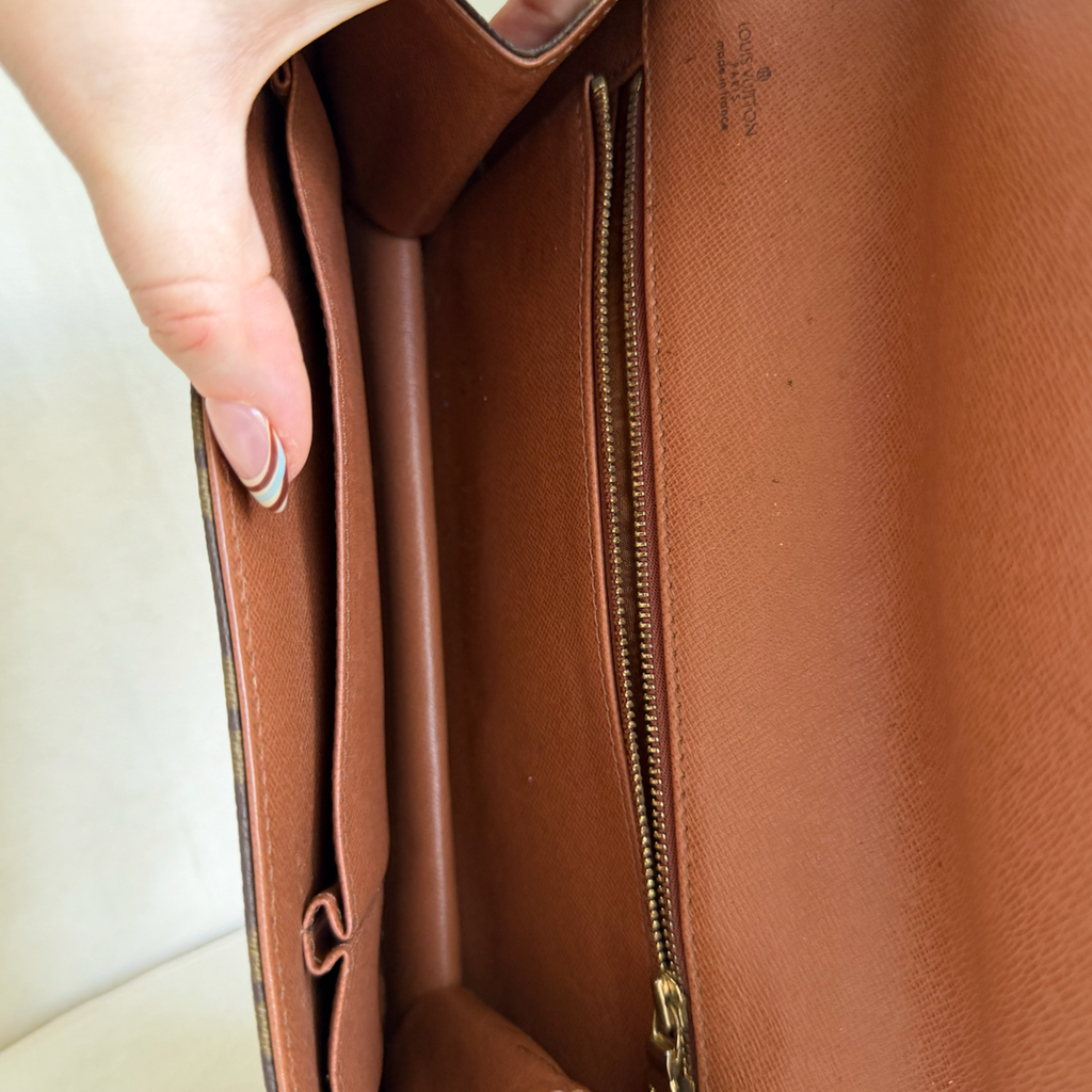 Louis Vuitton Dame PM Clutch