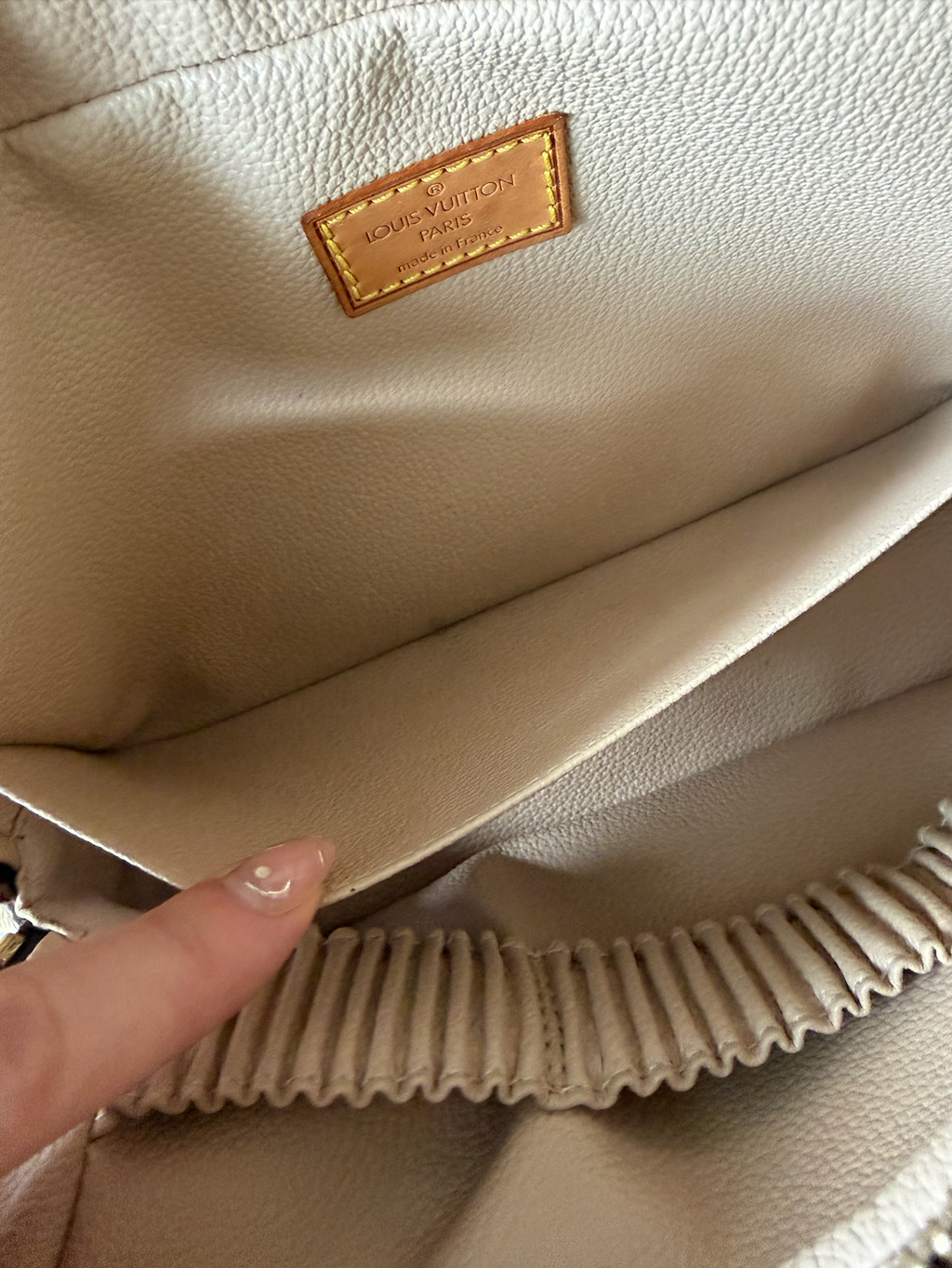 Louis Vuitton Trousse 23
