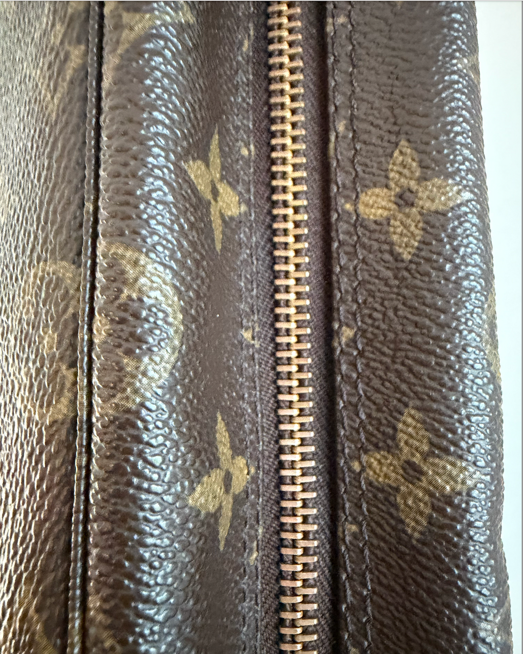 Louis Vuitton Trousse 28