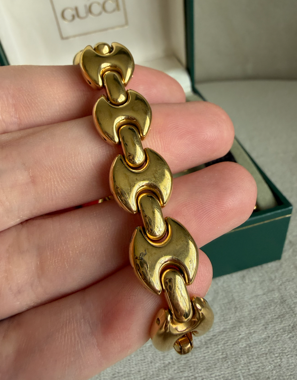Gucci Change Band Watch 1800L Series