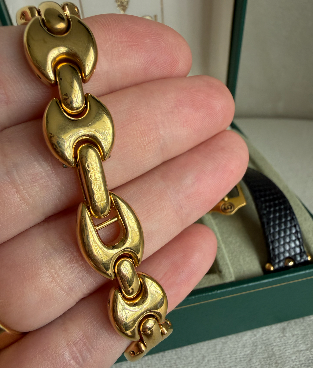 Gucci Change Band Watch 1800L Series