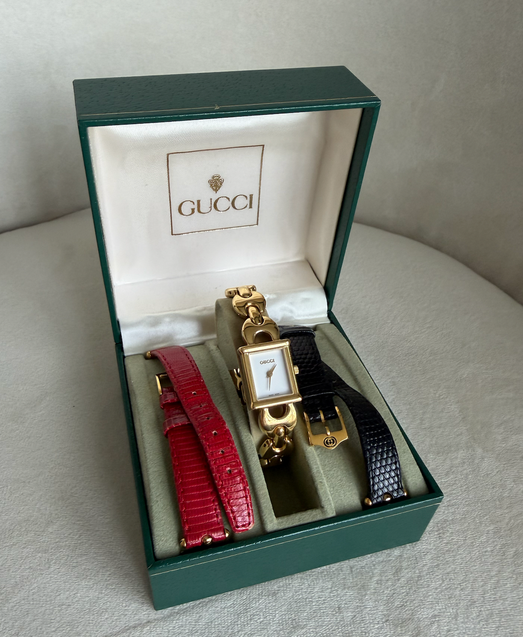 Gucci Change Band Watch 1800L Series