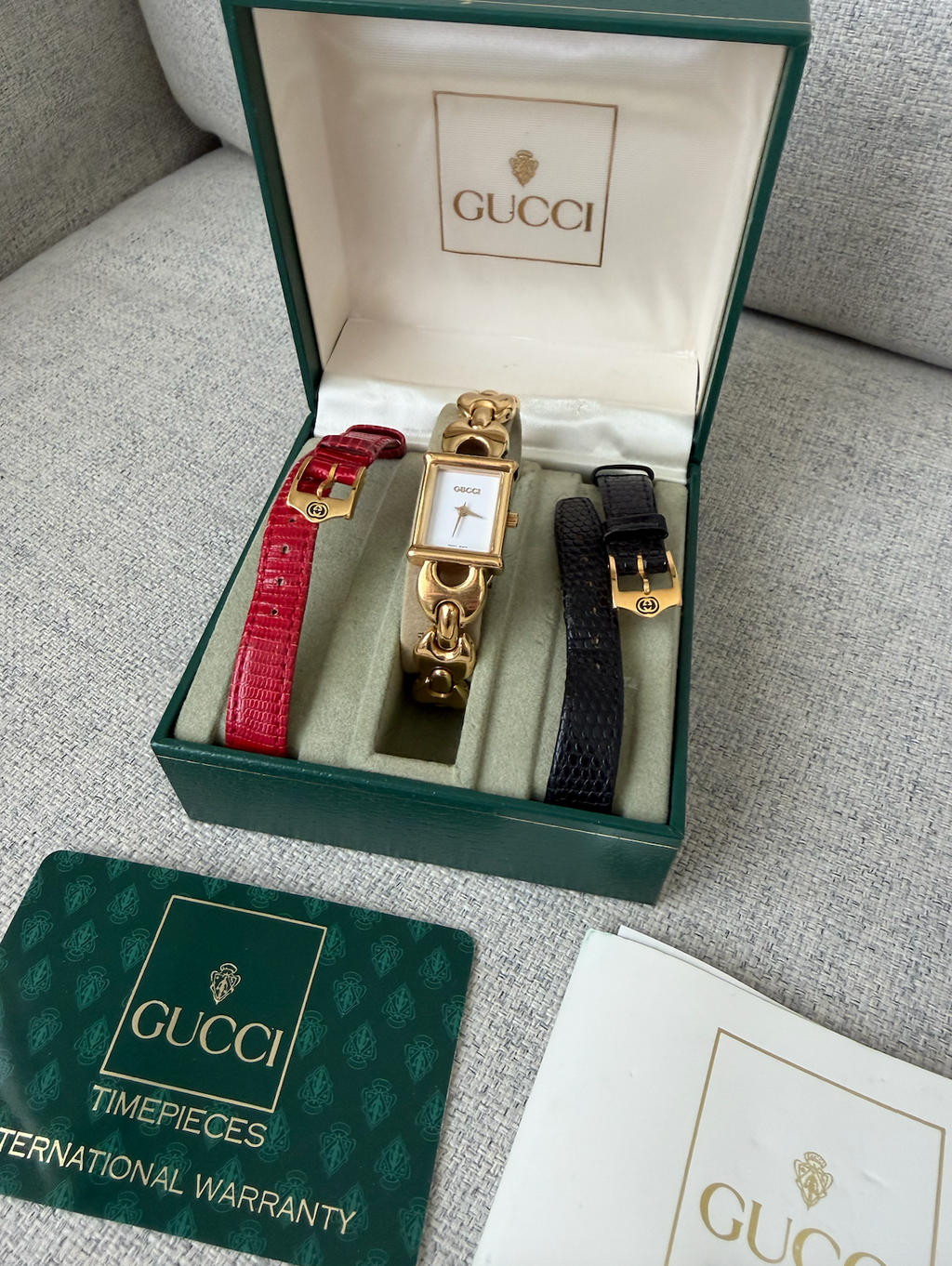 Gucci Change Band Watch 1800L Series