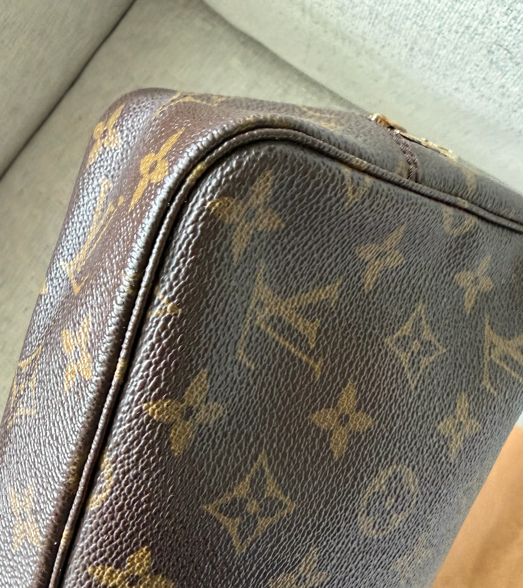 Louis Vuitton Trousse 23