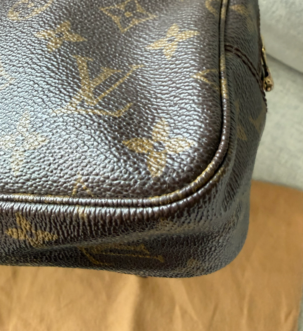 Louis Vuitton Trousse 23