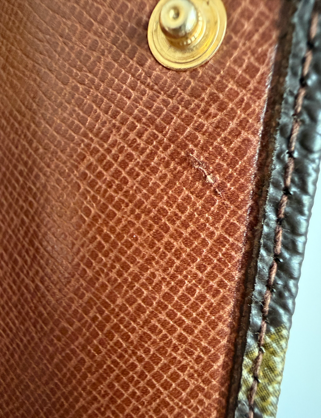 Louis Vuitton Monogram Key Holder (Dustbag/Box included)