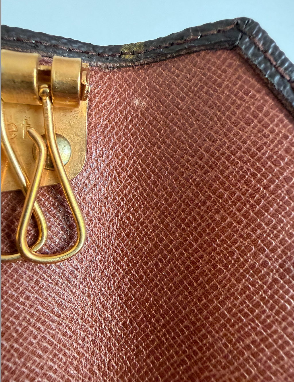 Louis Vuitton Monogram Key Holder (Dustbag/Box included)