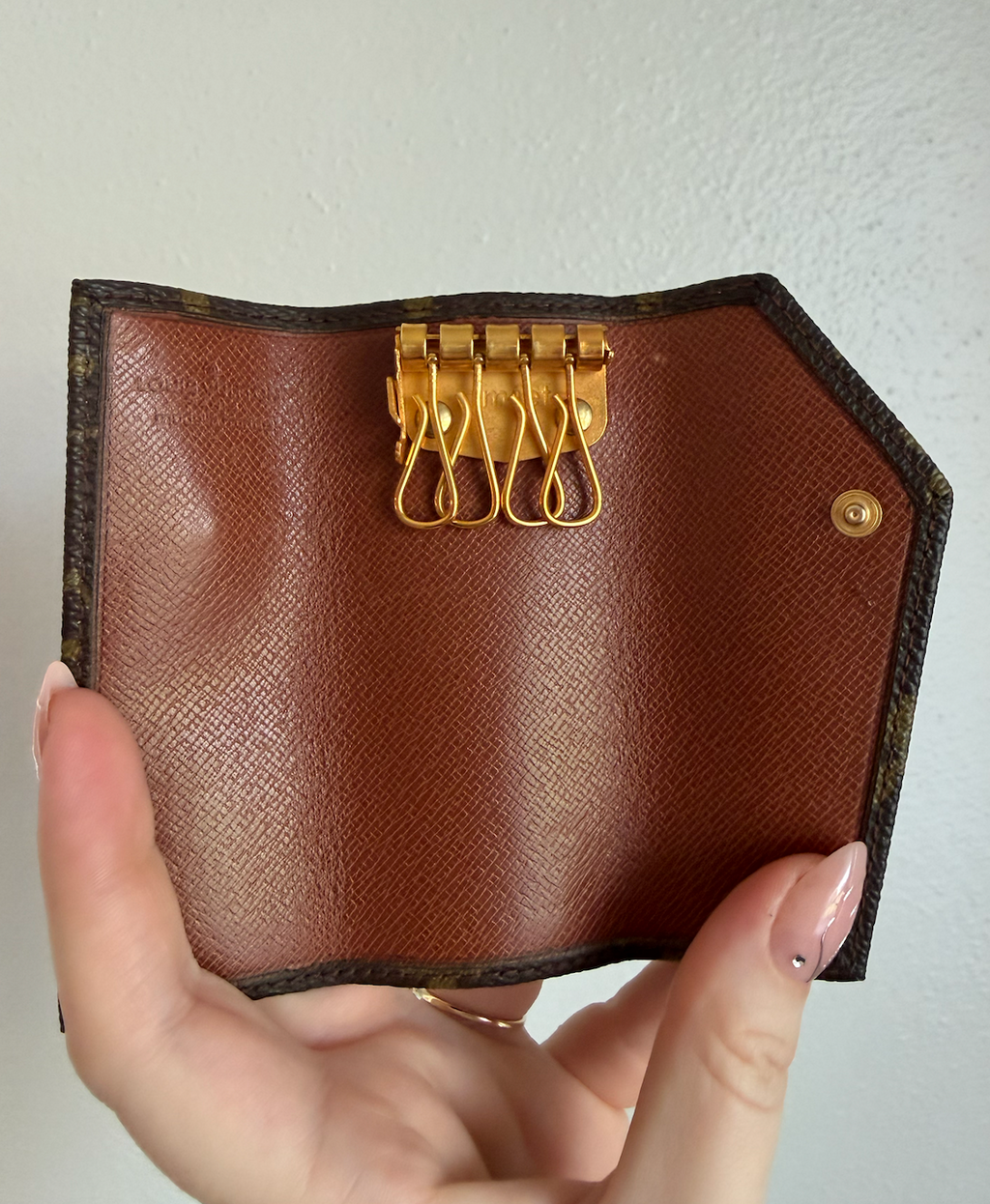 Louis Vuitton Monogram Key Holder (Dustbag/Box included)