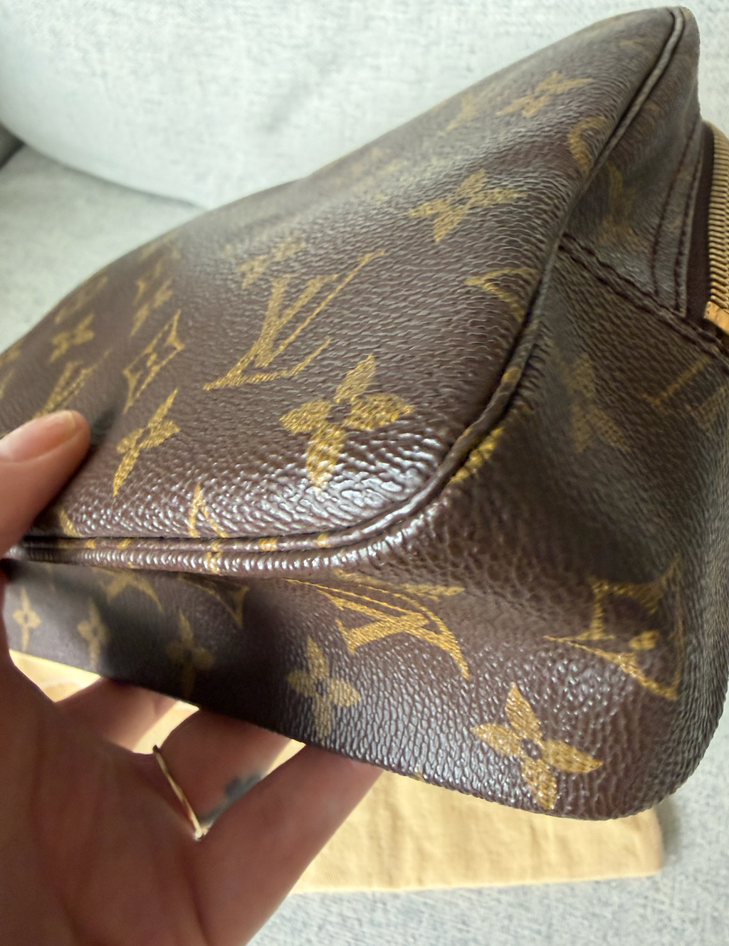 Louis Vuitton Trousse 23