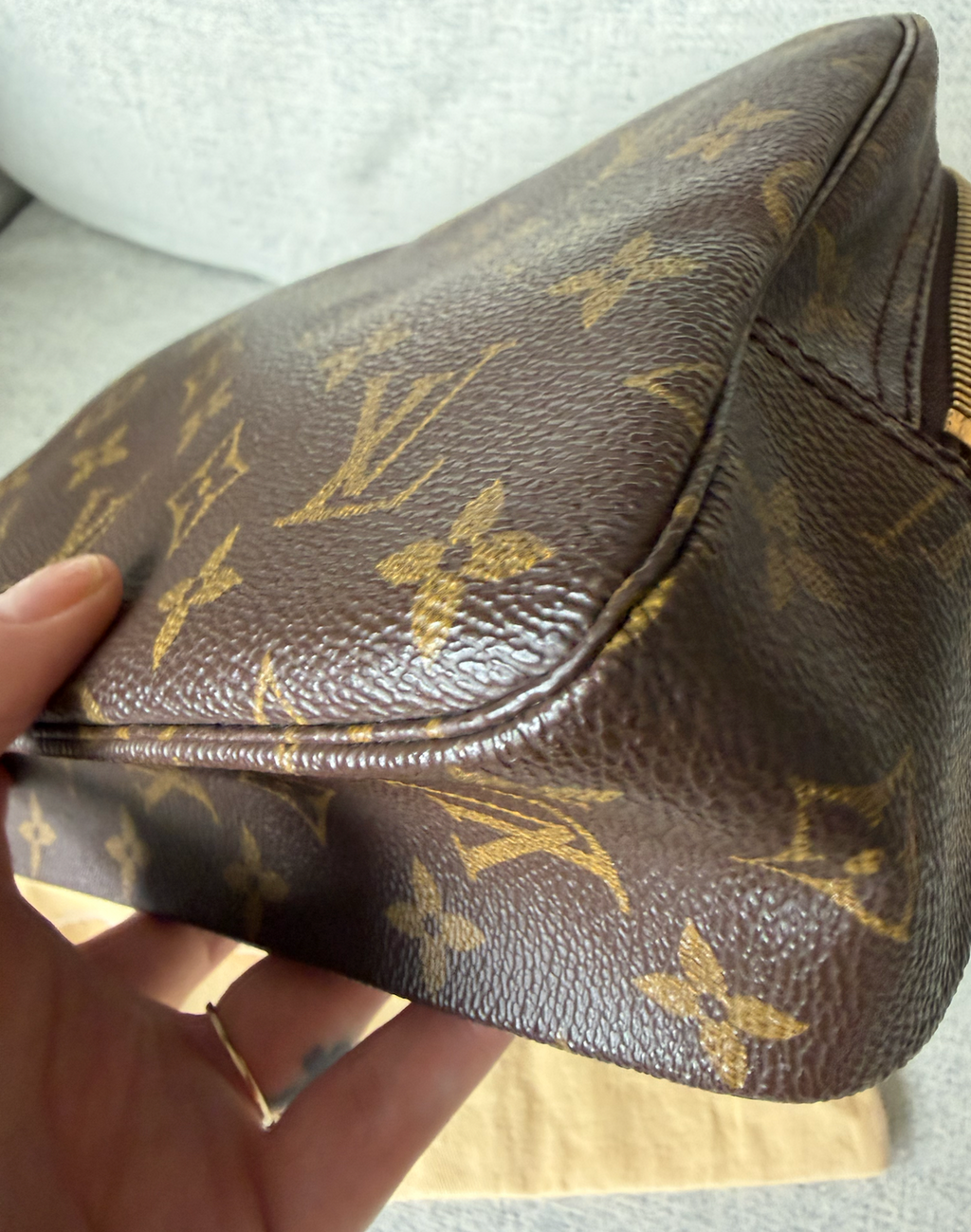Louis Vuitton Trousse 23